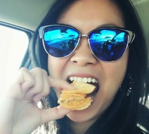 snelfie-snacking-and-selfie-while-on-a-road-trip-taken-with-iphone-6_t20_XQRa29-e1646466666270.jpg